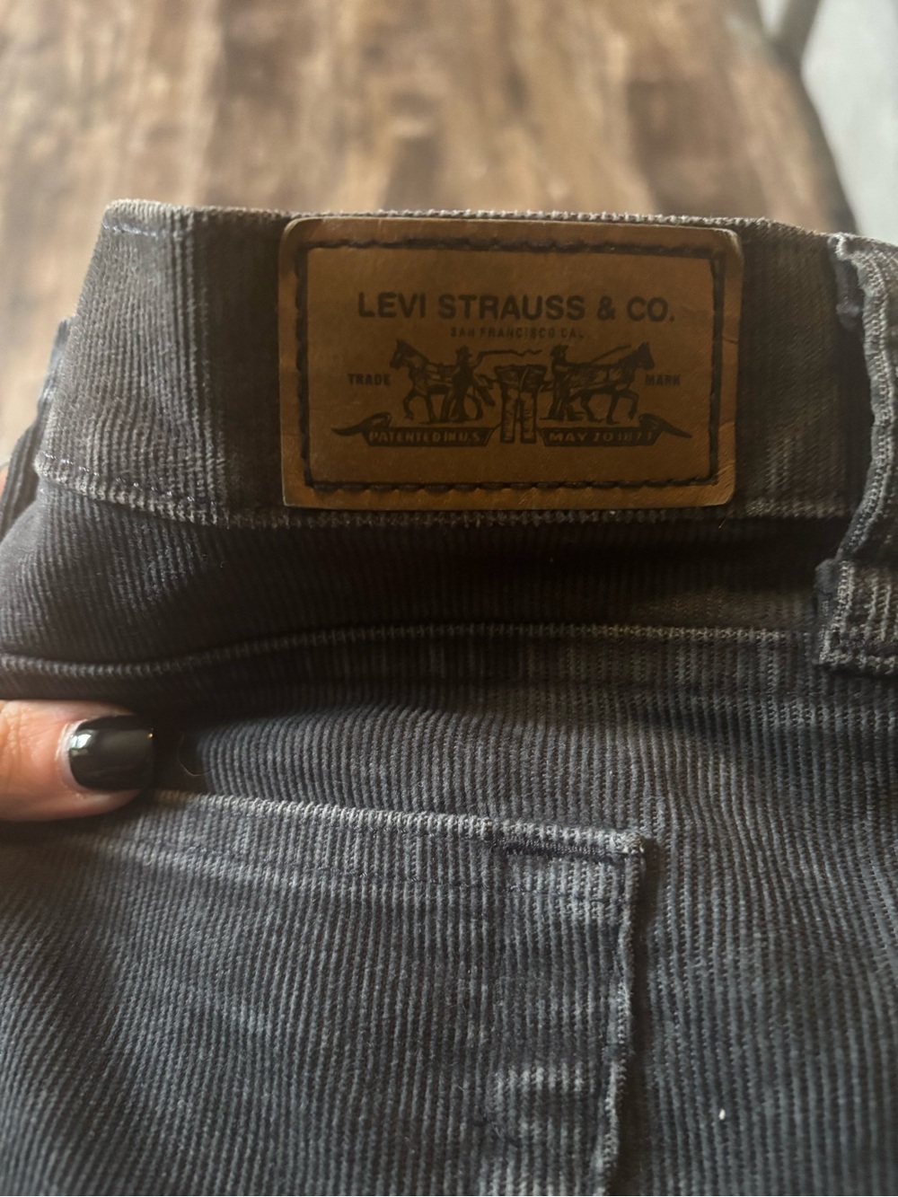 Levi's Women's Straight Leg Jeans in Charcoal Gray Corduroy